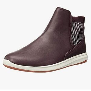 Brand new- Superfeet Lela. Color Merlot. Women’s size US 9.